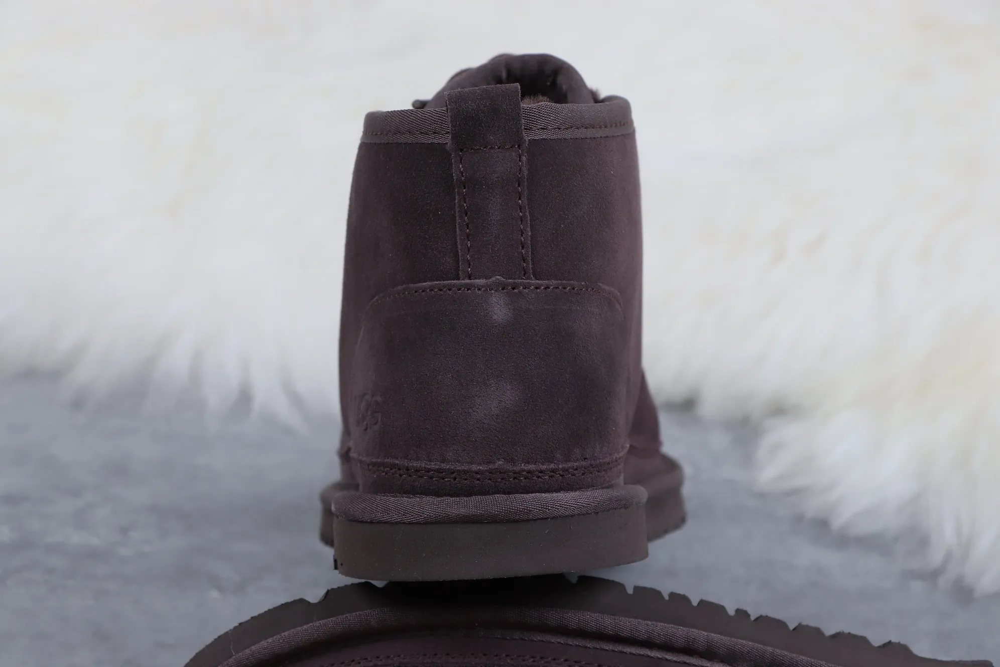 💰520 UGG sheepskin integrated snow boots 3236 brown M Neumel Product description: As an extension of the classic series, the classic lightweight series has a low-key outsole and upper inspired by classic styles, showing the comfort and luxury of UGG. Upper: cow leather, soft suede upper. Insole: 17mm UGGpure™ wool cushioning foam insole. Sole: Treadlite by UGG™ Light wing technology outsole - non-slip, cushioning, wear resistance, and good elasticity Heel: Brand LOGO on the side Size: 39 40 41 42 43 44 45